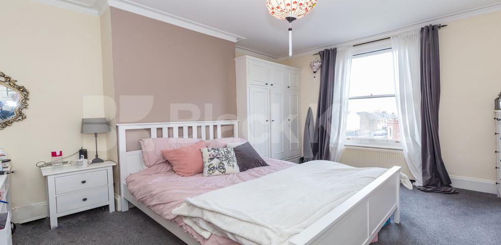 			NEW INSTRUCTION!, 2 Bedroom, 1 bath, 1 reception Flat			 Womersley Road, CROUCH END